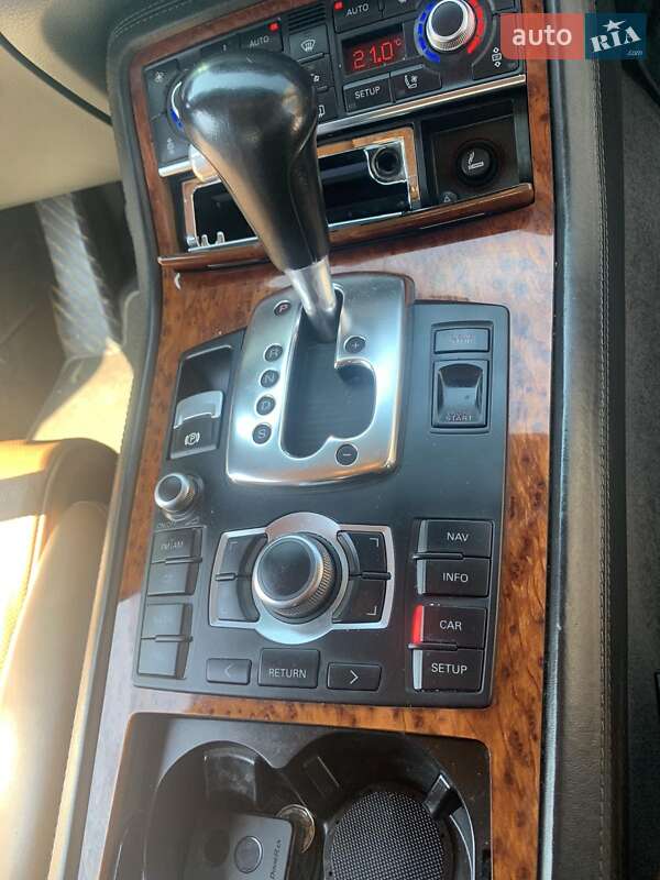 Седан Audi A8 2006 в Вышкове