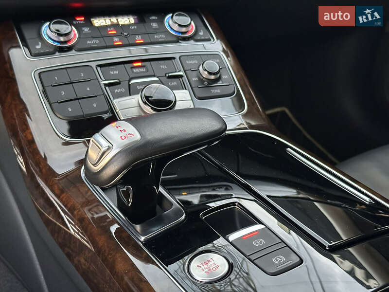 Седан Audi A8 2017 в Харькове