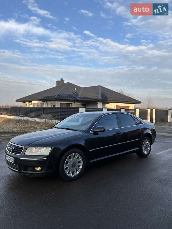 Седан Audi A8 2004 в Березному