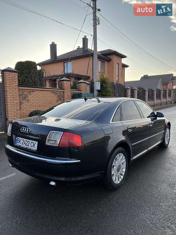 Седан Audi A8 2004 в Березному
