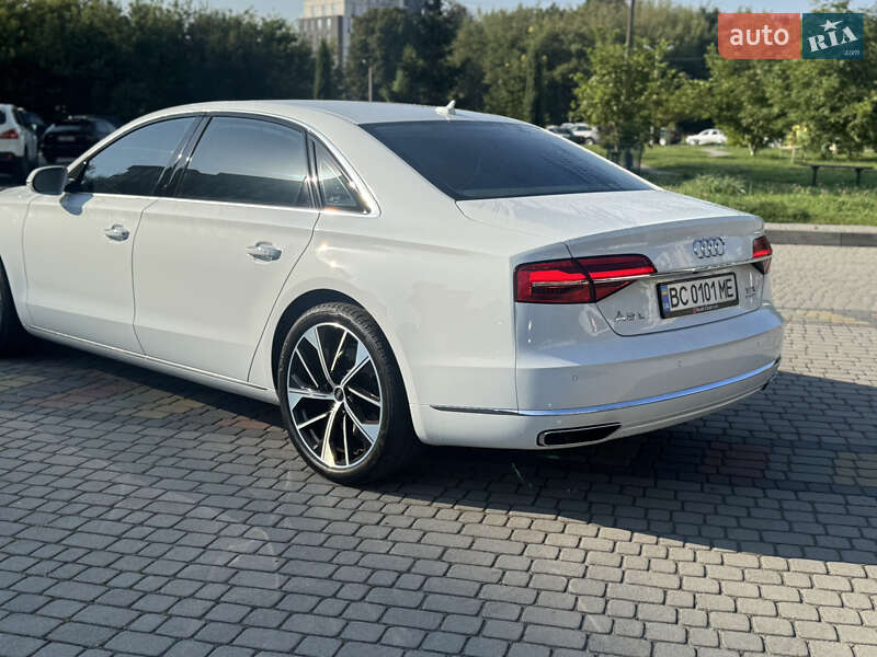 Седан Audi A8 2014 в Львове