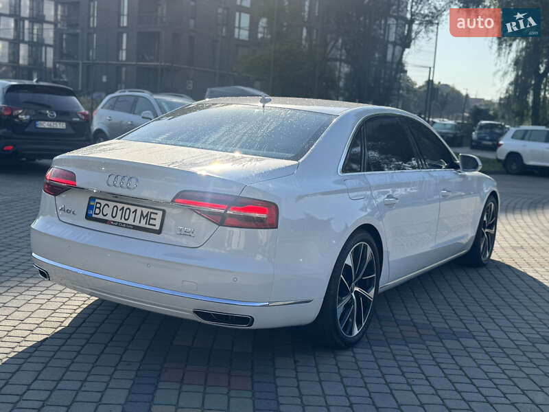 Седан Audi A8 2014 в Львове