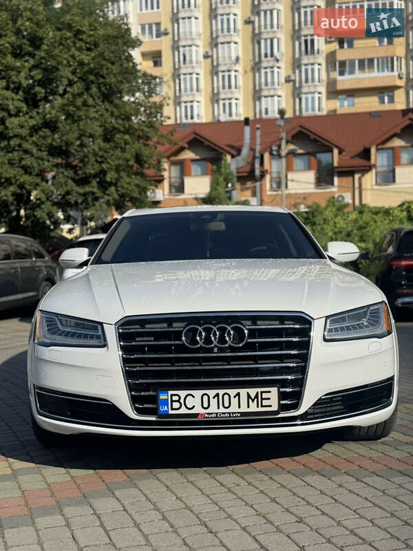 Седан Audi A8 2014 в Львове