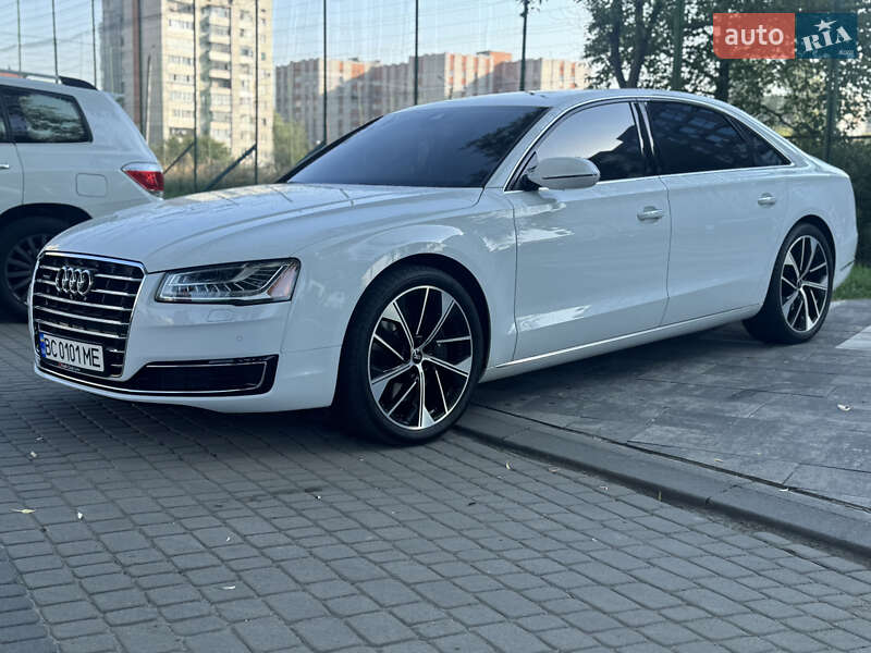 Седан Audi A8 2014 в Львове