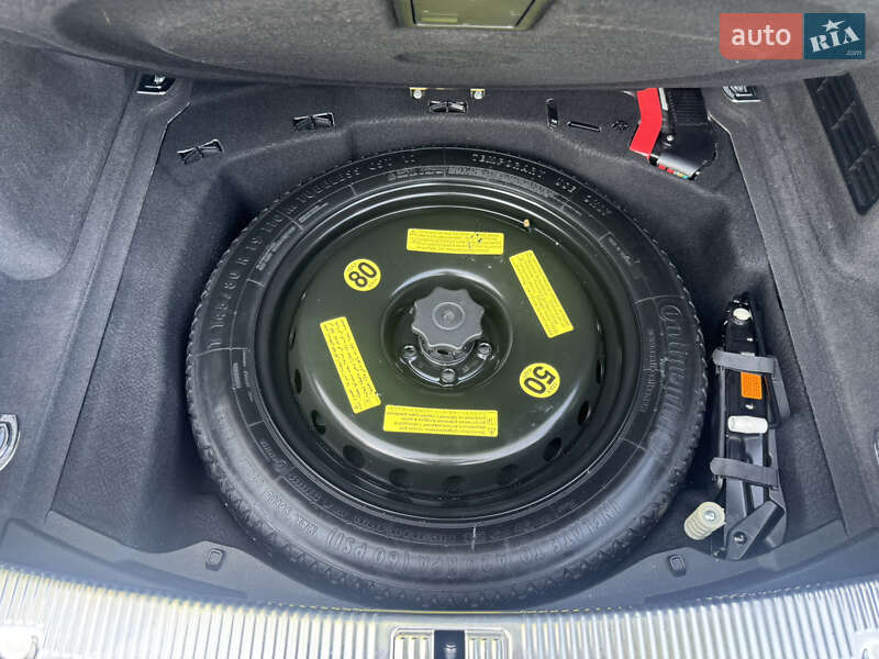 Седан Audi A8 2014 в Львове