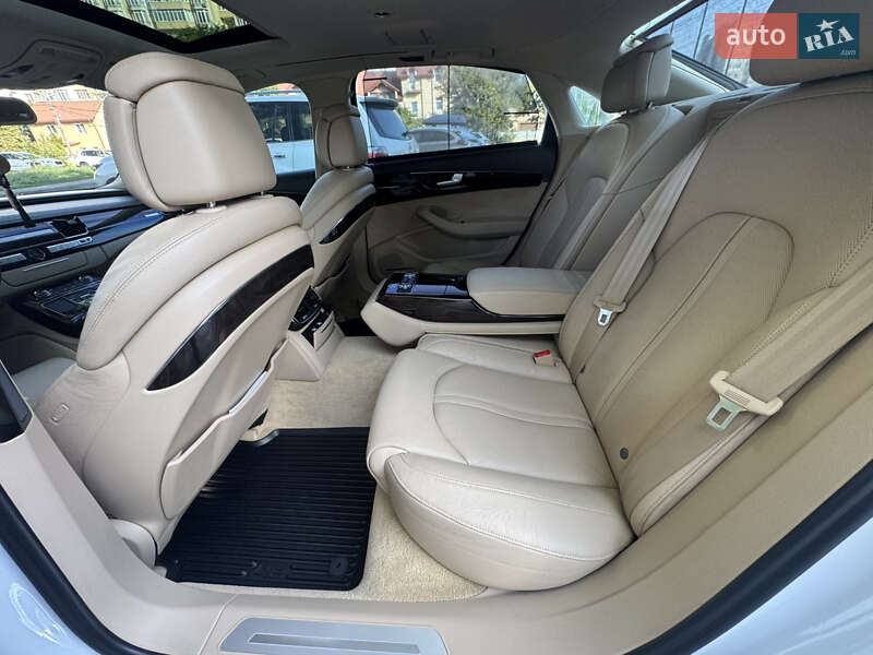 Седан Audi A8 2014 в Львове