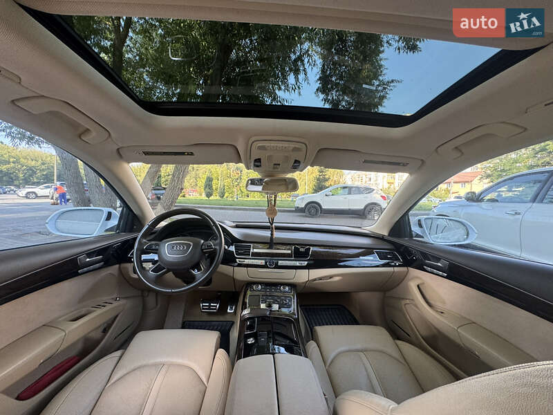 Седан Audi A8 2014 в Львове