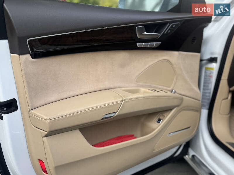 Седан Audi A8 2014 в Львове
