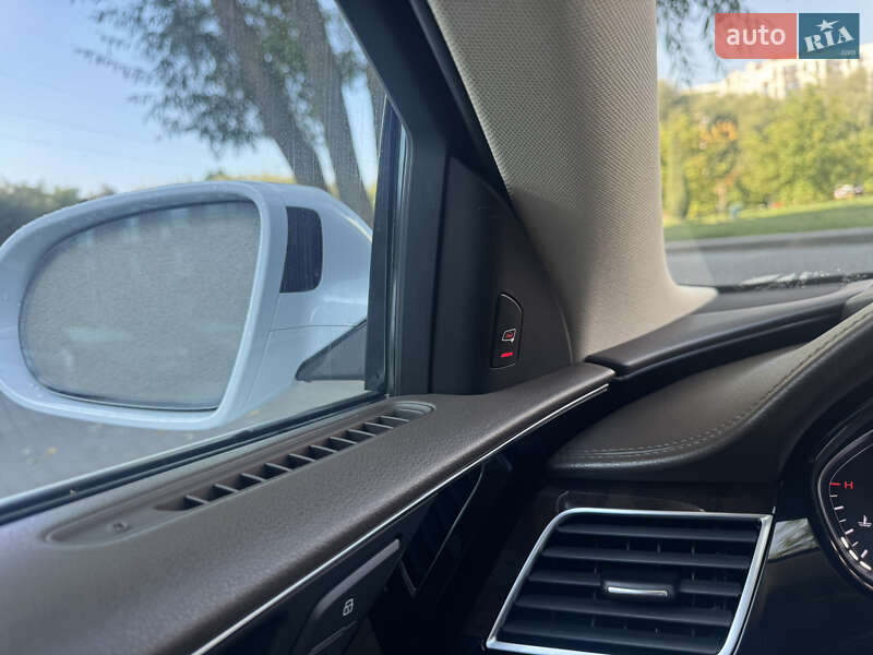 Седан Audi A8 2014 в Львове