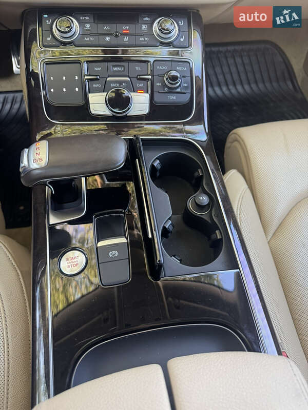 Седан Audi A8 2014 в Львове