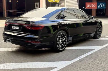 Седан Audi A8 2017 в 