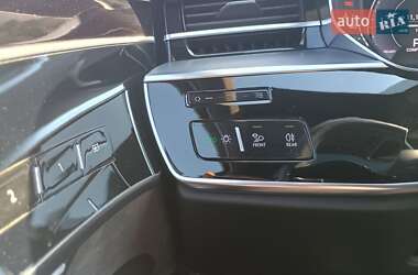 Седан Audi A8 2019 в 