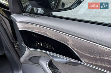 Седан Audi A8 2020 в 