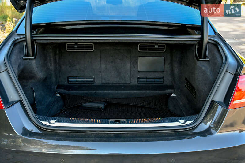 Седан Audi A8 2013 в Бердичеві