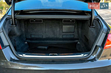 Седан Audi A8 2013 в 