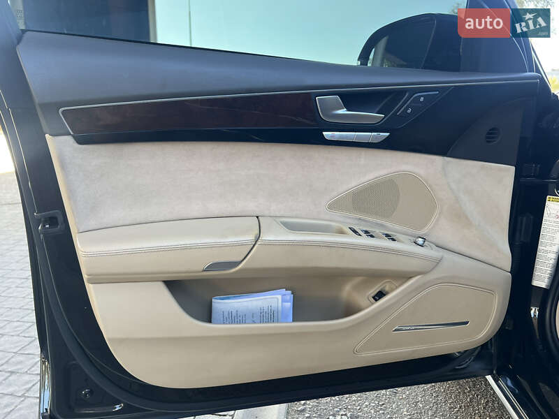 Седан Audi A8 2013 в Запоріжжі