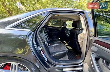 Седан Audi A8 2004 в 