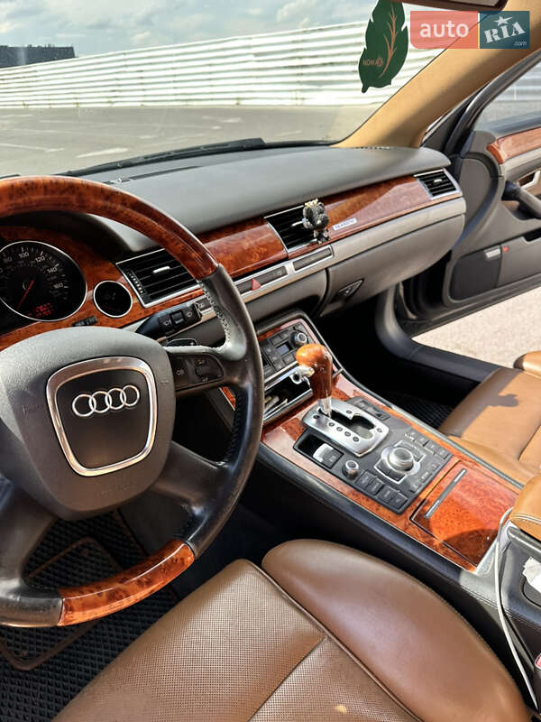 Седан Audi A8 2007 в Львові