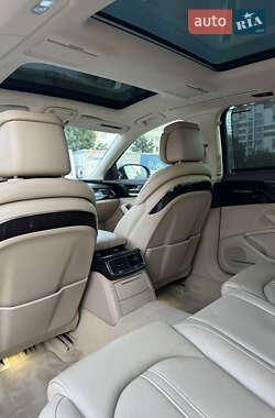 Седан Audi A8 2015 в 