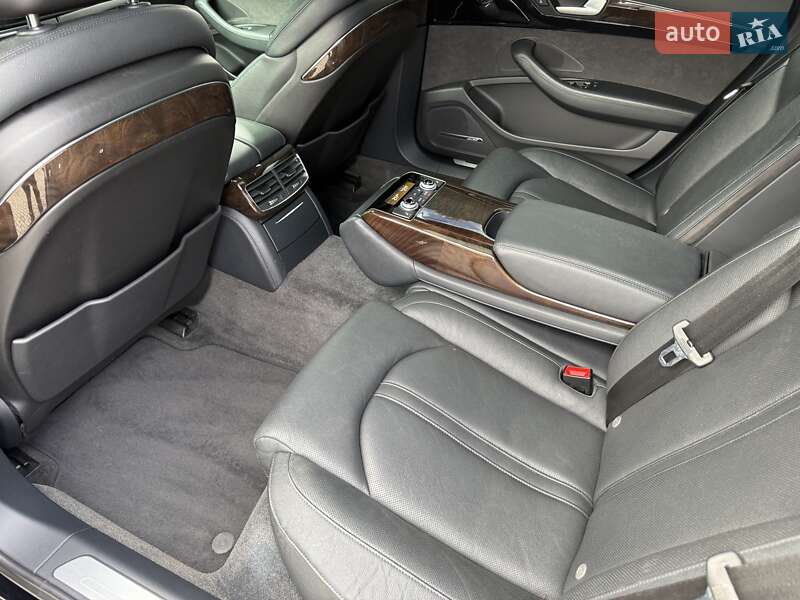Седан Audi A8 2017 в Вінниці