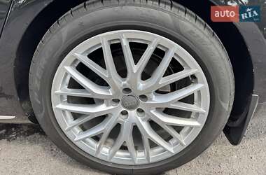 Седан Audi A8 2015 в 