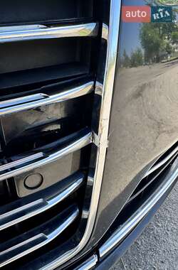 Седан Audi A8 2015 в 