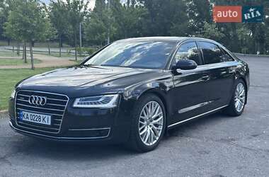 Седан Audi A8 2015 в 