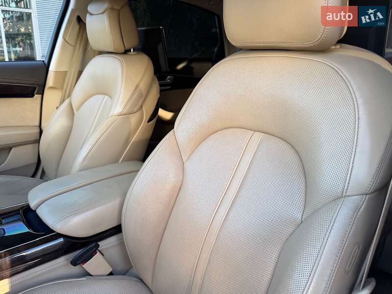 Седан Audi A8 2011 в Киеве