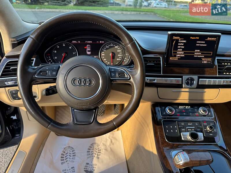 Седан Audi A8 2011 в Киеве