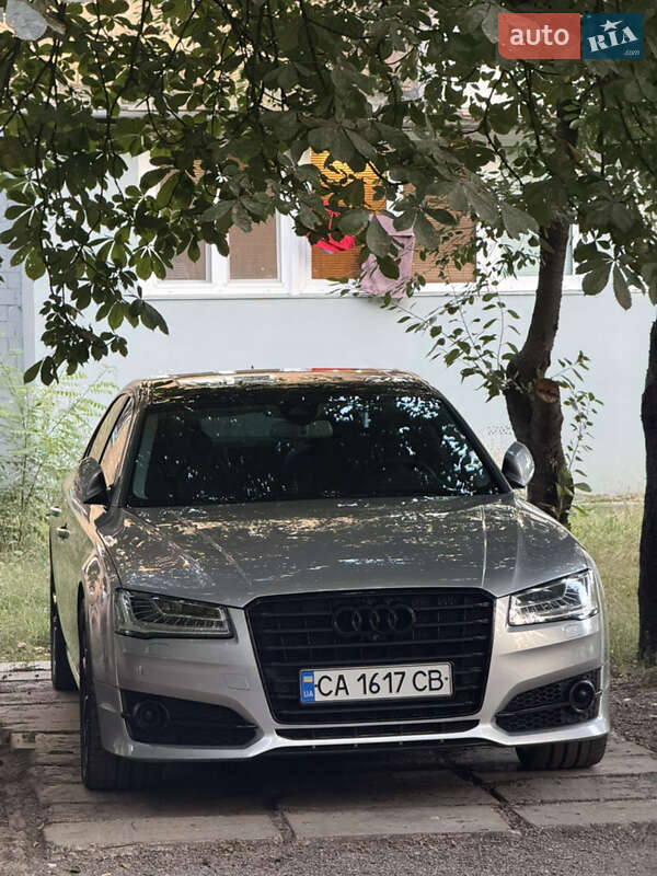 Седан Audi A8 2017 в Киеве