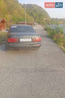 Седан Audi A8 1996 в Бурштыне
