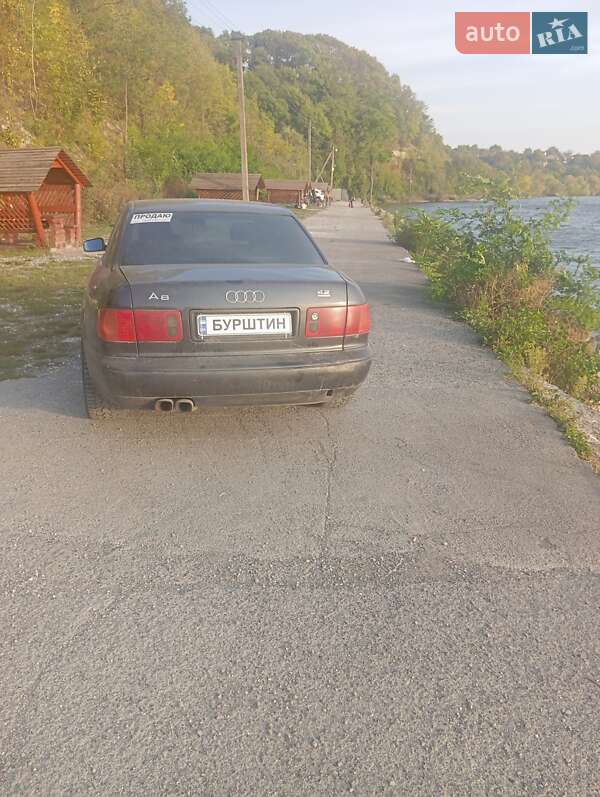 Седан Audi A8 1996 в Бурштыне