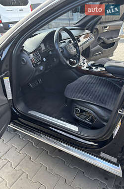 Седан Audi A8 2013 в Ужгороді