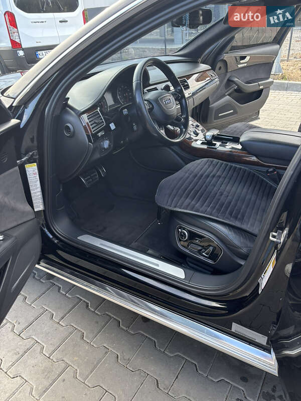 Седан Audi A8 2013 в Ужгороде