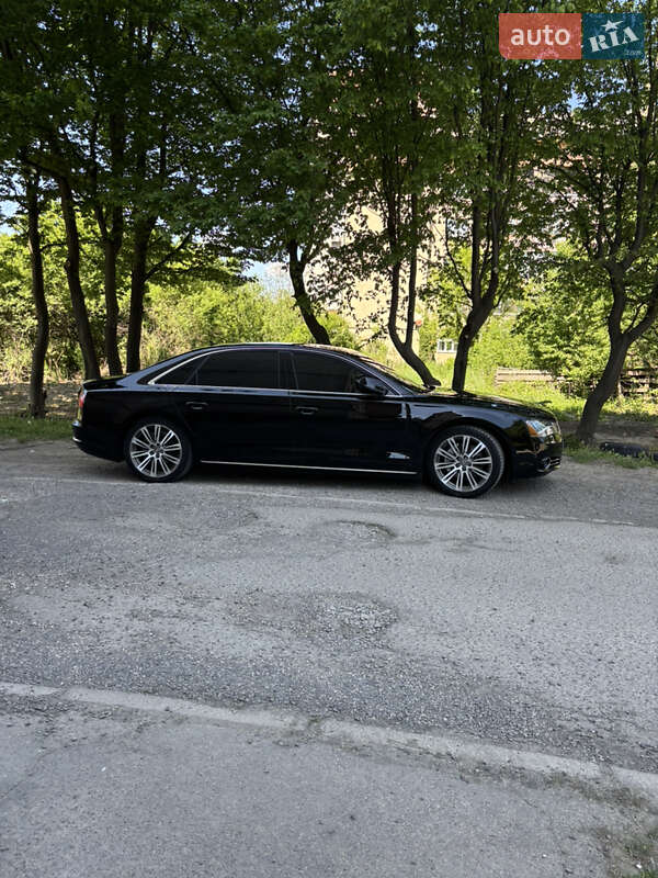 Седан Audi A8 2013 в Ужгороде