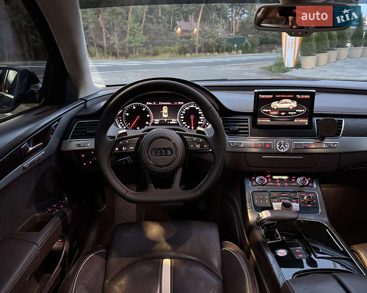 Седан Audi A8 2012 в Києві