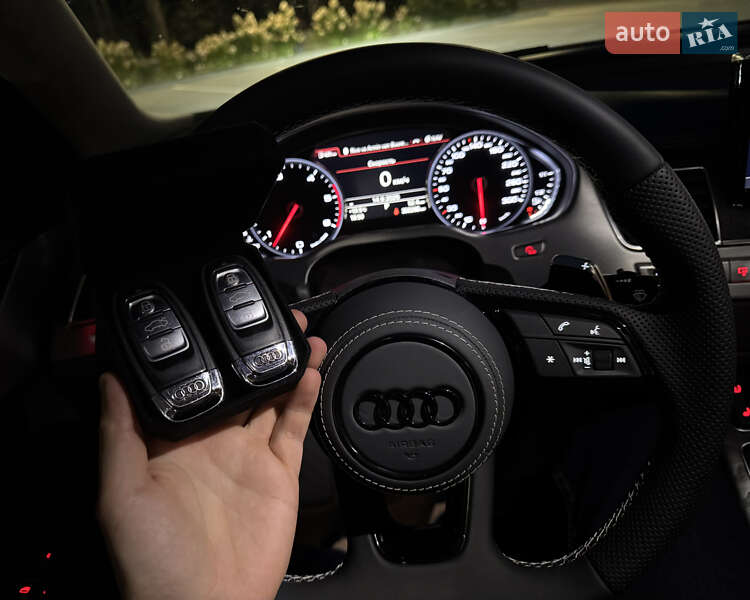 Седан Audi A8 2012 в Києві