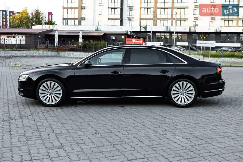Седан Audi A8 2015 в Луцке