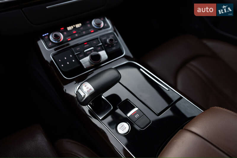 Седан Audi A8 2015 в Луцке