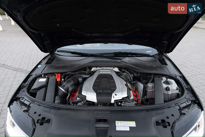 Седан Audi A8 2015 в Луцке
