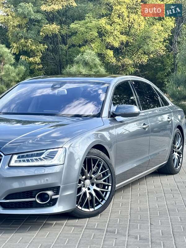 Седан Audi A8 2015 в Кам'янському