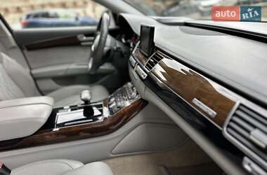 Седан Audi A8 2015 в 