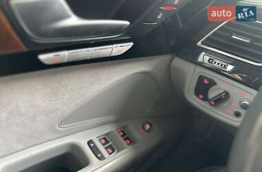Седан Audi A8 2015 в 