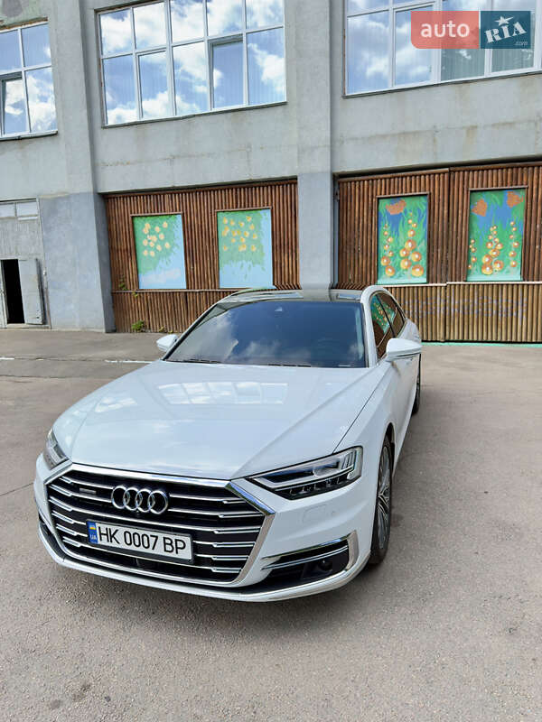 Седан Audi A8 2018 в Ровно