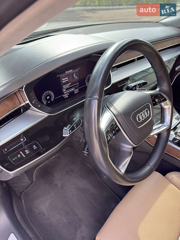 Седан Audi A8 2018 в Ровно