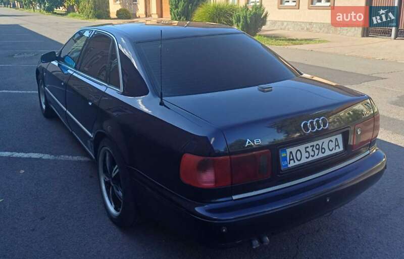 Седан Audi A8 1998 в Ужгороді