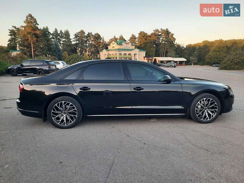 Седан Audi A8 2017 в Умани