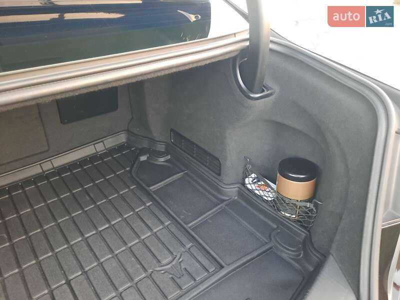 Седан Audi A8 2017 в Умани