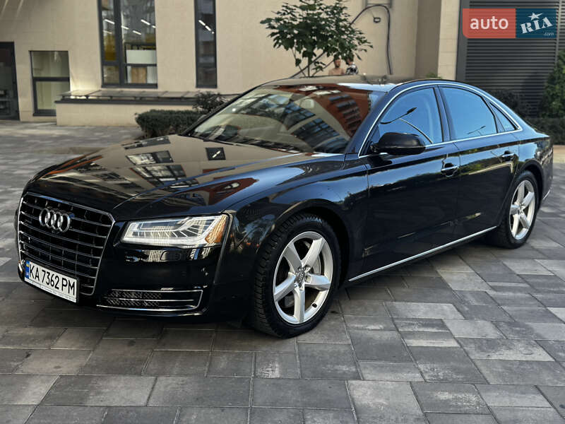 Седан Audi A8 2015 в 