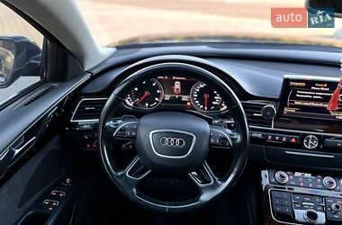 Седан Audi A8 2017 в 
